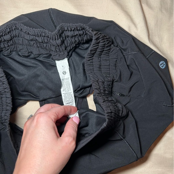 Lululemon hotty hot shorts 2.5 black - Picture 4 of 4